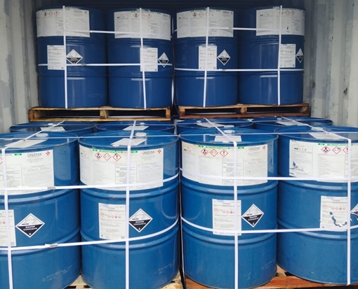 از جمله کاربردهای هاردنر تتا توسو می‌توان به استفاده بعنوان عامل اصلاح کننده کاغذ، افزودنی روغن، رزین‌های پلی‌آمید و… اشاره کرد. فروش عمده هاردنر اپوکسی تتا توسو